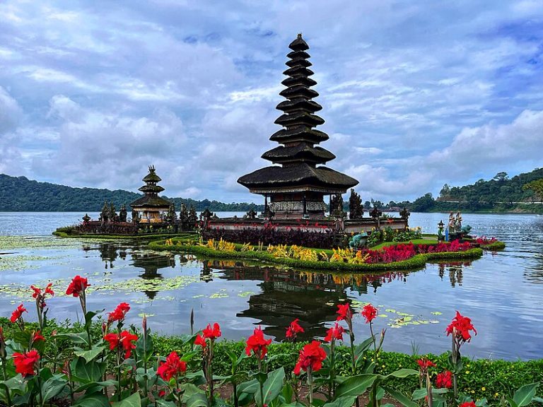 Tanah Lot & Ulun Danu Temple – All Inclusive